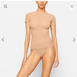 Skims fits everybody tee size small shade mica